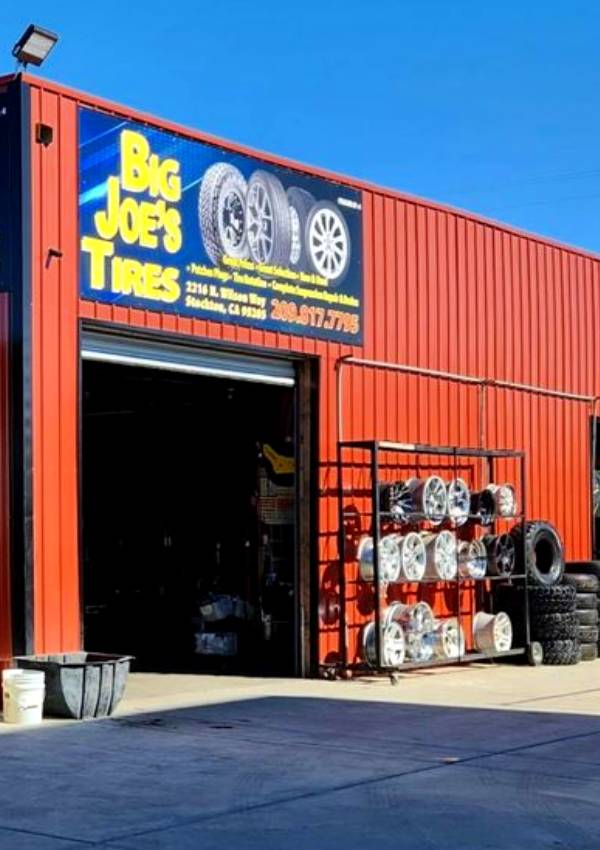 Outside of Big Joe's Tires